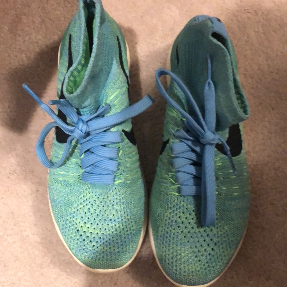 Nike size 6.5 barely worn high top running shoes